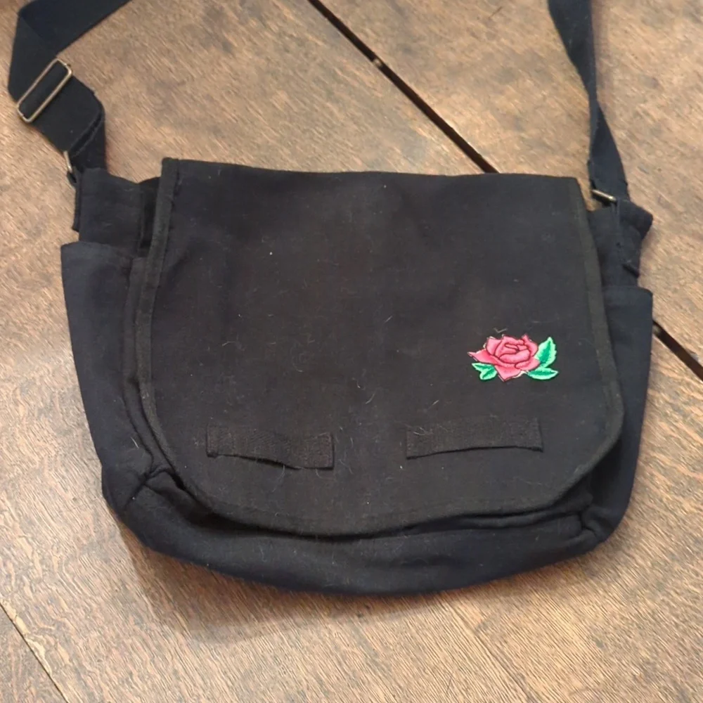 sweetbriar black messenger
